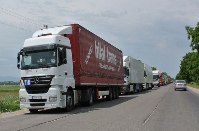 Започват засилени проверки на товарни автомобили и автобуси