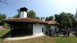 Църквата във Войнежа посрещна храмовия си празник с обновен двор