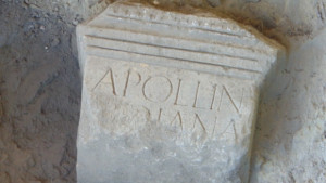 В Нове откриха част от постамент с посвещение на Аполон