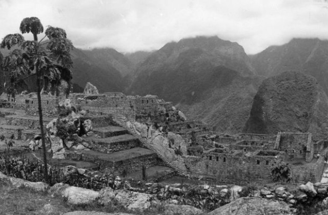 24 юли: Високо в Андите е открит легендарният град на инките Мачу Пикчу (ВИДЕО)