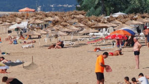 Горещините продължават жълт код за 21 области в страната