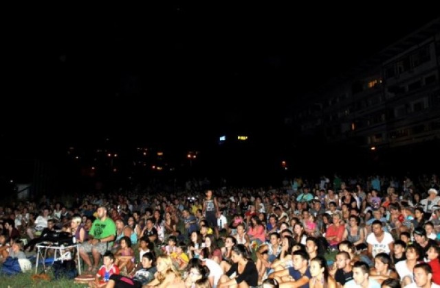 „Лятно кино в квартала започва тази вечер от Владиславово