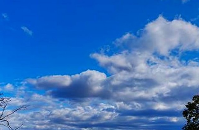 Временно заоблачаване в западните райони
