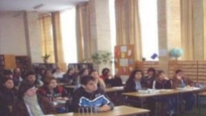 Няма да се закриват паралелки в областта