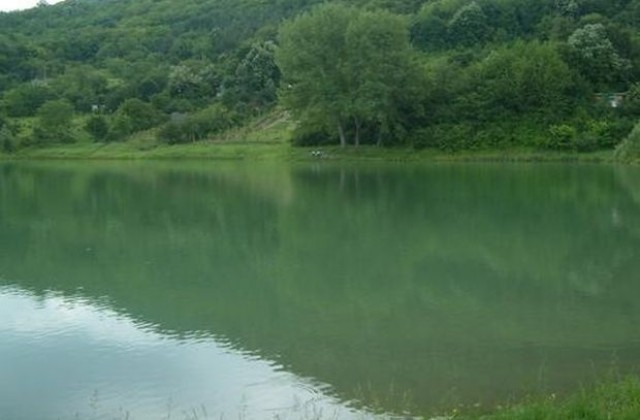 Заловиха бракониери на язовир Доспат
