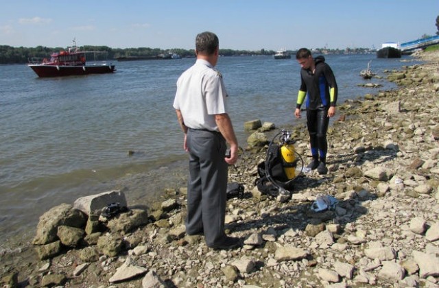 Водолази откриха тялото на удаването в река Дунав момче