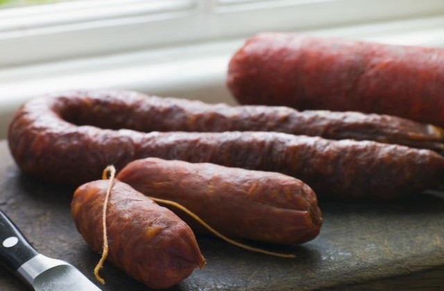 Изтеглят месни продукти от магазините заради съмнения за антракс