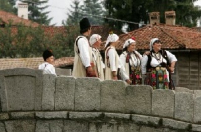 Копривщица посреща 355 участници от Великотърновско за събор на народното творчество