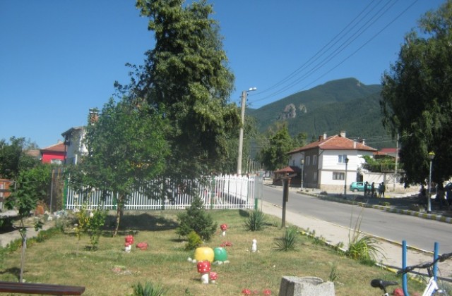 Забраниха ползването на питейна вода за поливане в Сапарева баня