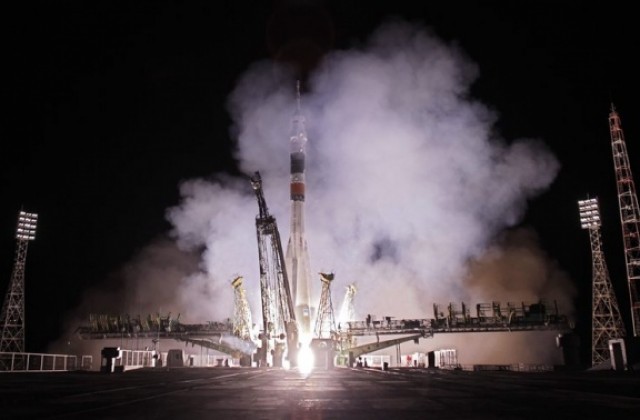 „Союз” се скачи успешно с Международната космическа станция (СНИМКИ)