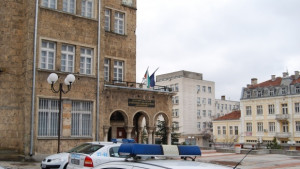 Задържаха трима млади шуменци пребили охранител в закусвалня