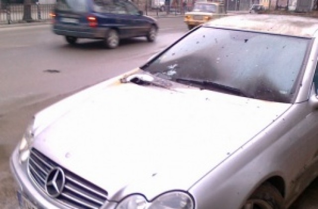 Къща и Мерцедес горяха в Дупница