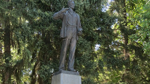 Поклон пред поета революционер