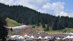 Ще чистят с прахосмукачки поляните на Рожен