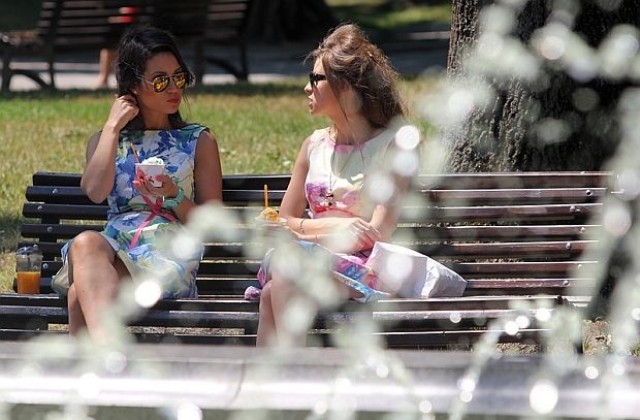 Времето остава слънчевои горещо