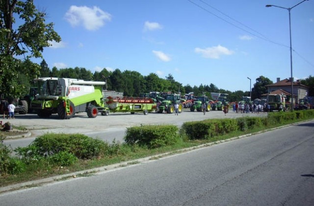 Земеделците в Добричко протестираха срещу нивомерите