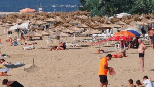 Слънчево и горещо