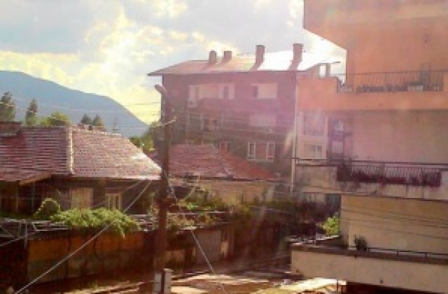 Снимки:Дъжд разхлади Кюстендил и района