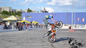 За четвърти път стънт шоу вдига адреналина на великотърновци