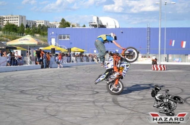 За четвърти път стънт шоу вдига адреналина на великотърновци