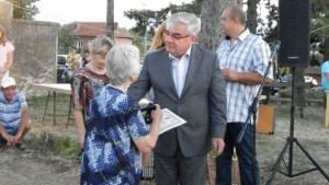 Кметът на Плевен връчи почетен знак на заслужили жители на
