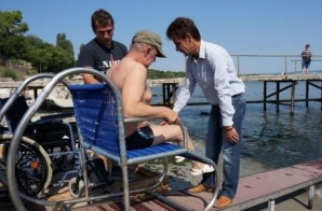 Окрадоха „Водното конче за достъп на хора с увреждания в морето