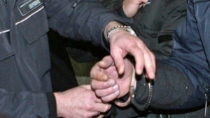 Задържаха крадци в момент на кражба