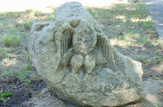 Орел украсявал фасадата на храм на Юпитер край Нове