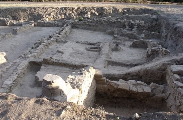 Орел украсявал фасадата на храм на Юпитер край Нове