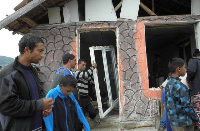 Поверяват имотите и доходите на ромите в Гърмен