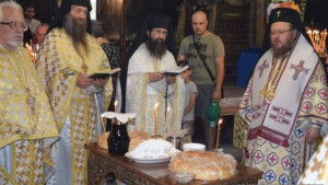 Митрополит Наум отслужи св литургия в Бачковския манастир
