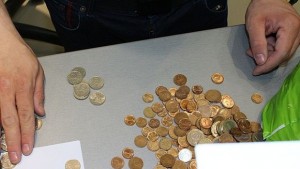 Повече от 2 460 000 българи живеят под линията на