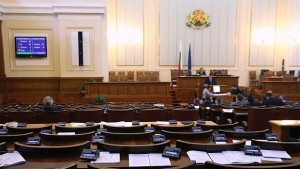 Божинов пита за проблемите в ИА Борба с градушките