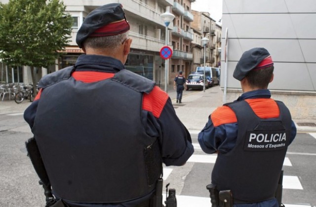 Стрелба пред хотел в Барселона, двама души пострадаха