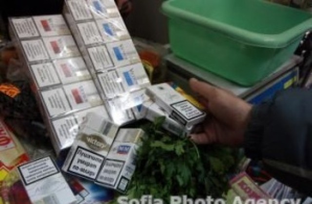 30 000 къса нелегални цигари иззети от склад във Велико Търново