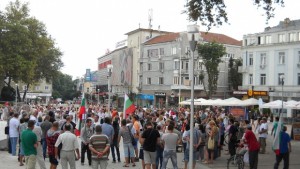 Шефове и работници във Варна заедно на протест заради цените