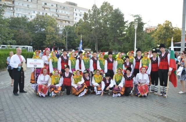 Ансабъл Зорница на фестивал в Румъния