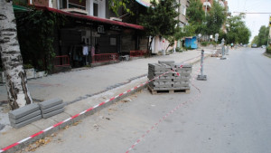 Въпреки жегата усилени ремонти кипят във Велико Търново СНИМКИ