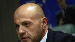 В края на 2014 г кметове заявили че се отказват