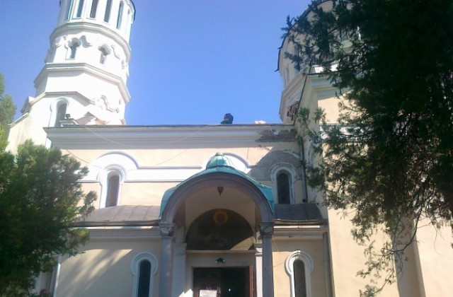 Ремонтират покрива на черквата Св. Мина в Кюстендил