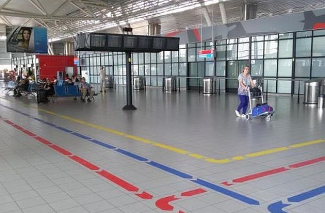 Цветни пътеки пазят пътниците на Летище-София от копърки