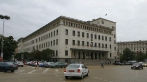 Управителят на БНБ с над 15 000 лв заплата