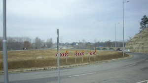 Временно е затруднено движението в района на кръговото кръстовище при