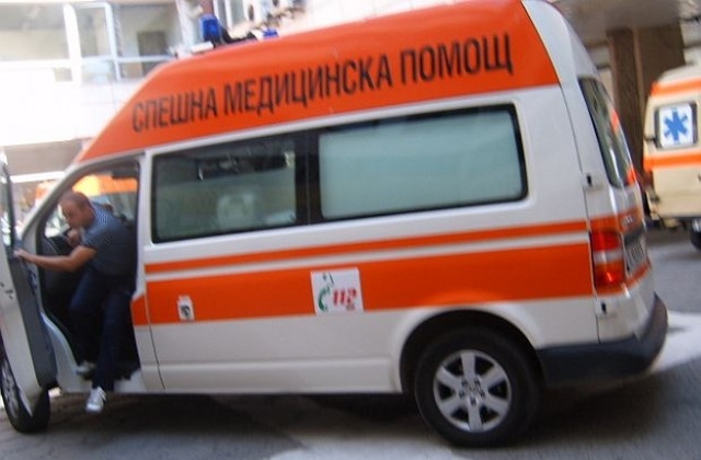 Семейство пострада в преобърнала се кола