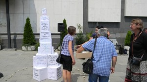 Студенти по медицина издигнаха кула на добрите пожелания