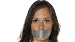 Жено ти да мълчиш