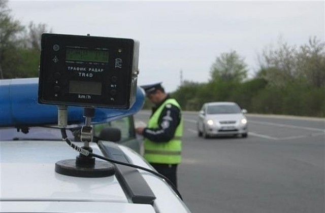 Внимание шофьори! Пътните полицаи отново могат да спират коли за проверка