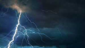 Гръмотевична буря над Велико Търново прекратиха оперния спектакъл на Царевец