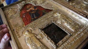 Излагат чудотворната икона Св Богородица Козиница в Бургас СНИМКИ