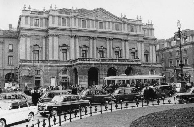 3 август: В Милано е открит оперният театър „Ла Скала”